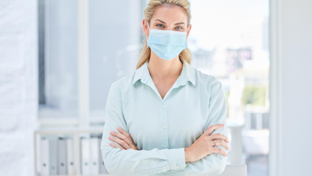 Guma pleciona i dziana. Odzież medyczna i sanitarna – niezastąpione zastosowania w ochronie zdrowia